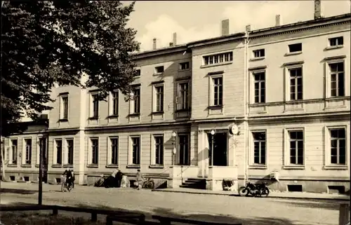 Ak Ludwigslust in Mecklenburg, Bahnhof, Straßenseite