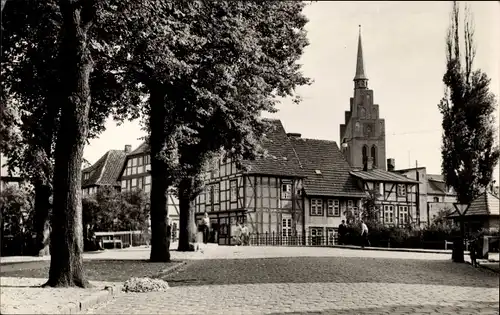 Ak Grabow an der Elde in Mecklenburg, Blick auf den Steindamm, Kirchturm