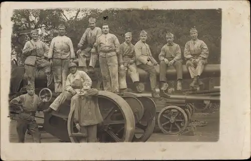 Foto Ak Französische Soldaten in Uniformen mit Geschütz, I WK