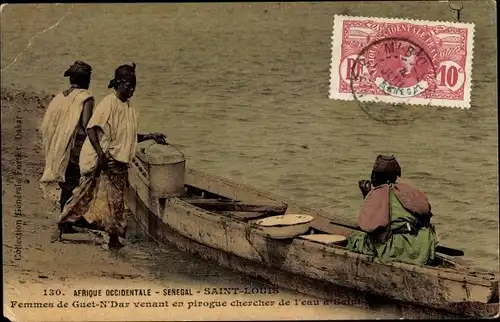 Ak Saint Louis Senegal, Femmes de Guet N'Dar venant en pirogue chercher
