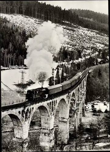 Ak Deutsche Eisenbahn, Dampflokomotive, auf dem Viadukt über Lichte