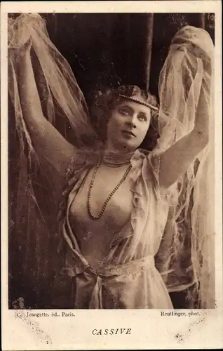Ak Schauspielerin Armande Cassive, Portrait im Nacktanzug