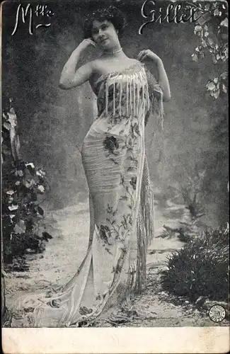 Ak Schauspielerin Alice Gillet, Standportrait