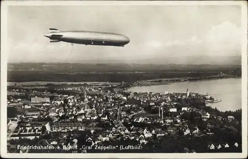 Ak Friedrichshafen am Bodensee, Luftschiff Graf Zeppelin, Fliegeraufnahme