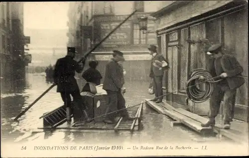 Ak Paris V., Un Radeau, Rue de la Bucherie, Inondations 1910, Hochwasser