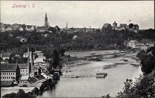 Ak Leisnig an der Freiburger Mulde Sachsen, Flusspartie, Kirche, Häuser