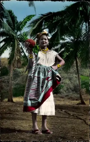 Ak Fort de France Martinique, Jeune Martiniquaise en costume local