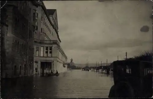 Foto Ak Koblenz am Rhein, Hochwasser, Koblenzer Hof, Straßenpartie