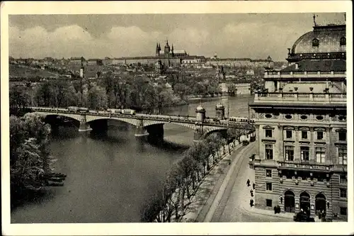 Ak Praha Prag, Hradcany a Narodni Divadlo, Hradschin, Nationaltheater, Brücke