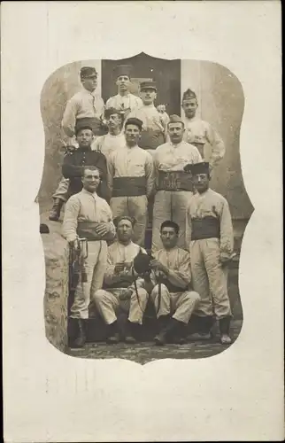 Foto Ak Französische Soldaten in Uniformen, Gruppenaufnahme