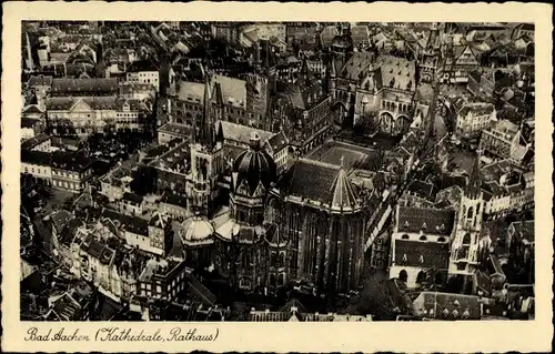 Ak Aachen in Nordrhein Westfalen, Fliegeraufnahme, Kathedrale, Rathaus