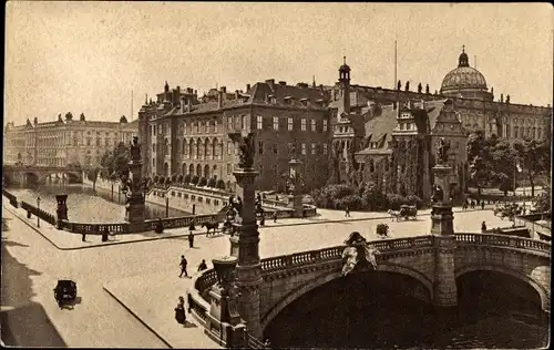 Ak Berlin Mitte, Königliches Schloss, Kaiser-WIlhelm-Brücke