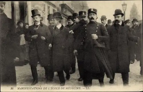 Ak Paris VI., Manifestations de l'Ecole de Medecine