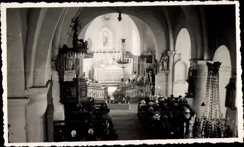 Foto Ak Cagny les Amiens Somme, Inneres einer Kirche