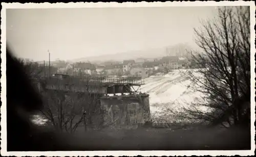 Foto Ak Cagny les Amiens Somme, Blick auf den Ort, Brücke