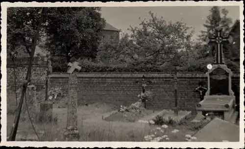 Foto Ak Cagny les Amiens Somme, Friedhof