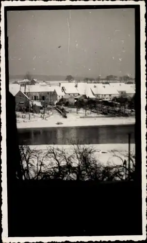 Foto Ak Cagny les Amiens Somme, Blick auf den Ort, Fluss
