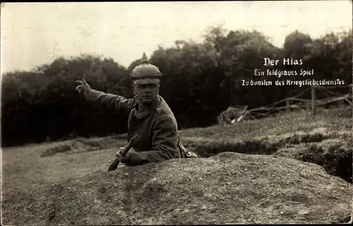 Foto Ak Dier Hias, Ein feldgraues Spiel zu Gunsten des Kriegsliebesdienstes, Schützengraben, Uniform
