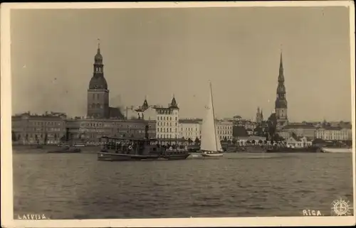 Ak Riga Lettland, Blick auf die Stadt vom Wasser, Schiffe