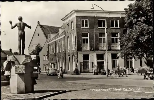 Ak Wageningen Gelderland Niederlande, Hotel de Wereld, Platzansicht