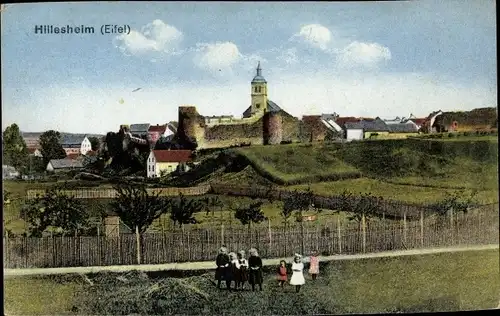 Ak Hillesheim in der Eifel, Teilansicht, Kirche