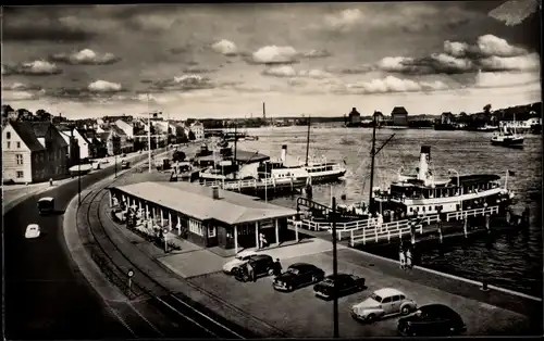 Ak Flensburg in Schleswig Holstein, Fördebrücke, Dampfer am Anleger