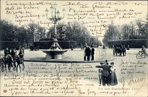 Ak Berlin Tiergarten, Vor dem Brandenburger Tor, Kutschen