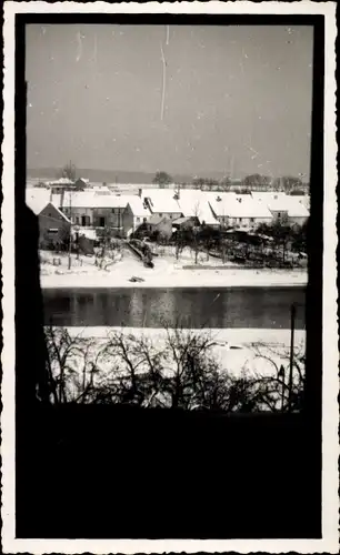 Foto Ak Cagny les Amiens Somme, Blick auf den Ort, Fluss