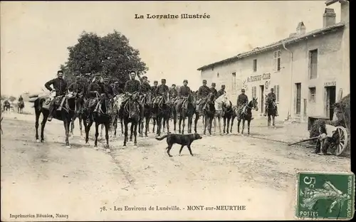 Ak Mont sur Meurthe Meurthe et Moselle, Französische Soldaten auf Pferden, Hund