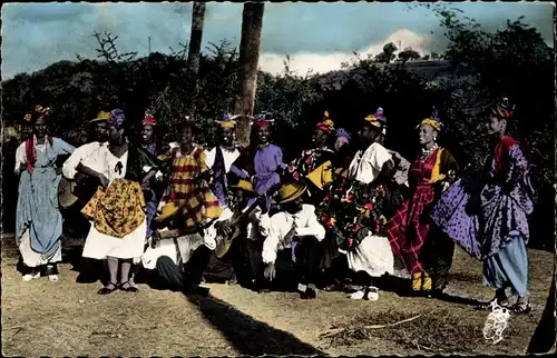 Ak Martinique, Einheimische in Volkstracht, Gruppenbild