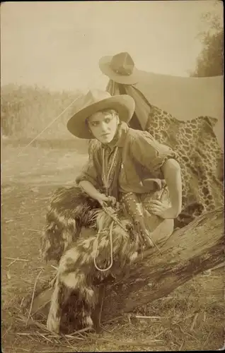 Foto Ak Cowboy vor einem Zelt, Wild West Schauspiel