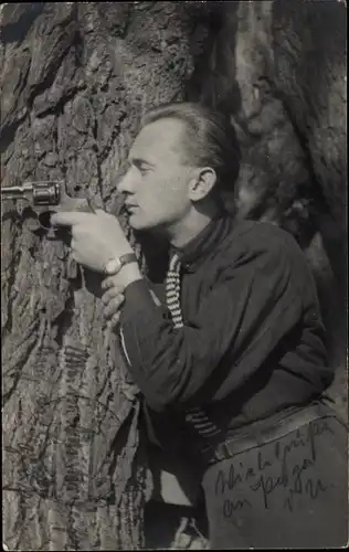 Foto Ak Mann mit Revolver, Wild West Schauspiel