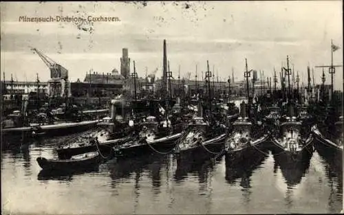 Ak Nordseebad Cuxhaven, Minensuch Division, deutsche Kriegsschiffe im Hafen, Kaiserliche Marine