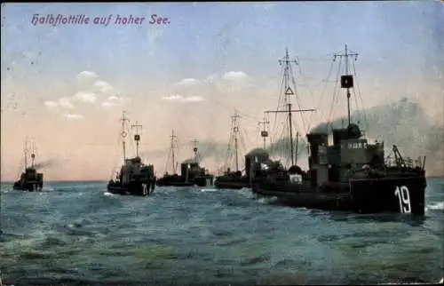 Ak Deutsche Kriegsschiffe, Halbflottille auf hoer See, Nr. 19, Kaiserliche Marine