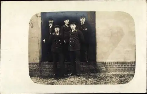 Foto Ak Deutsche Seeleute in Uniform