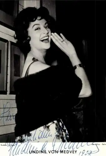Ak Sängerin Undine von Medvey, Autogramm