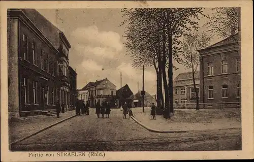 Ak Straelen Niederrhein NRW, Straßenpartie im Ort, Passanten