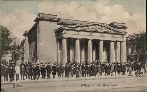 Ak Berlin Mitte, Mittags vor der Hauptwache