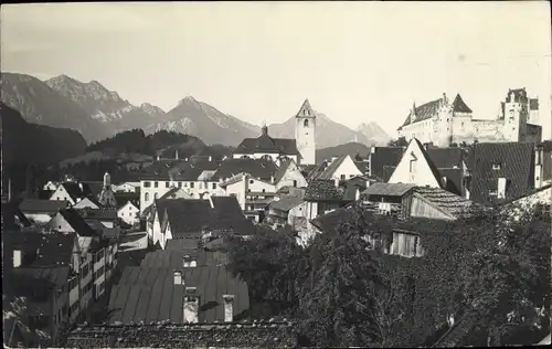 Ak Füssen im Ostallgäu, Hohes Schloss mit Ort