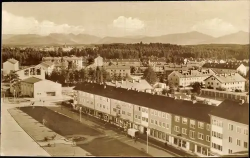 Ak Traunreut Oberbayern, Rathausplatz mit Panoramablick zu den Bayr. Alpen