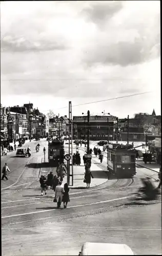 Ak Leiden Südholland Niederlande, Stationsweg na 1945 met stadtstram