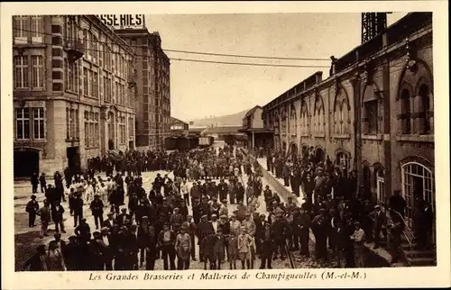 Ak Champigneulles Meurthe et Moselle, Les Grandes Brasseries et Malteries, Sortie des ouvriers