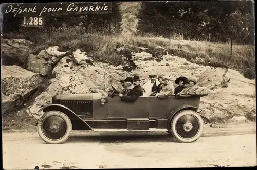 Ak Gavarnie Hautes Pyrénées, Personen in einem Automobil