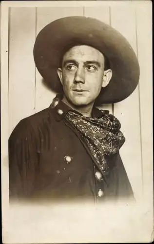 Foto Ak Mann als Cowboy, Portrait 1919, Wild West Schauspiel