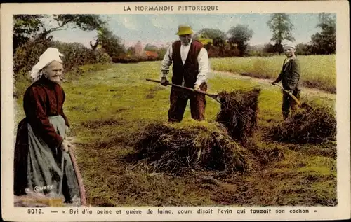 Ak La Normandie Pittoresque, Bauern auf dem Feld, alte Frau in Tracht