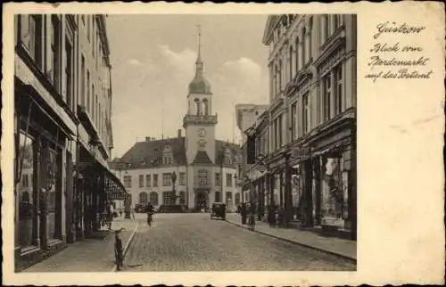 Ak Güstrow in Mecklenburg, Postamt vom Pferdemarkt gesehen