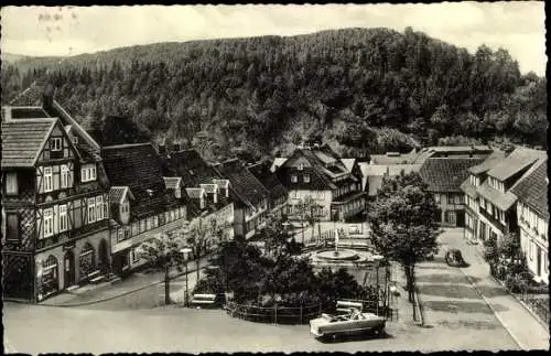 Ak Lautenthal Langelsheim im Oberharz, Marktplatz mit Brunnen, Auto, Cabrio