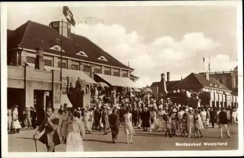 Ak Westerland auf Sylt, Partie auf der Promenade, Passanten
