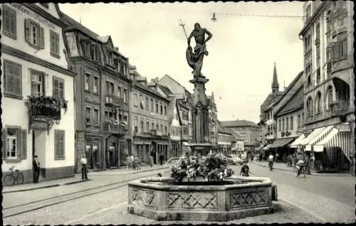 Ak Offenburg in Baden Schwarzwald, Hauptstraße, Brunnen, Geschäfte