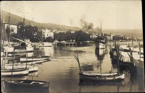 Foto Ak Opatija Abbazia Kroatien, Hafen mit einfahrendem Dampfer